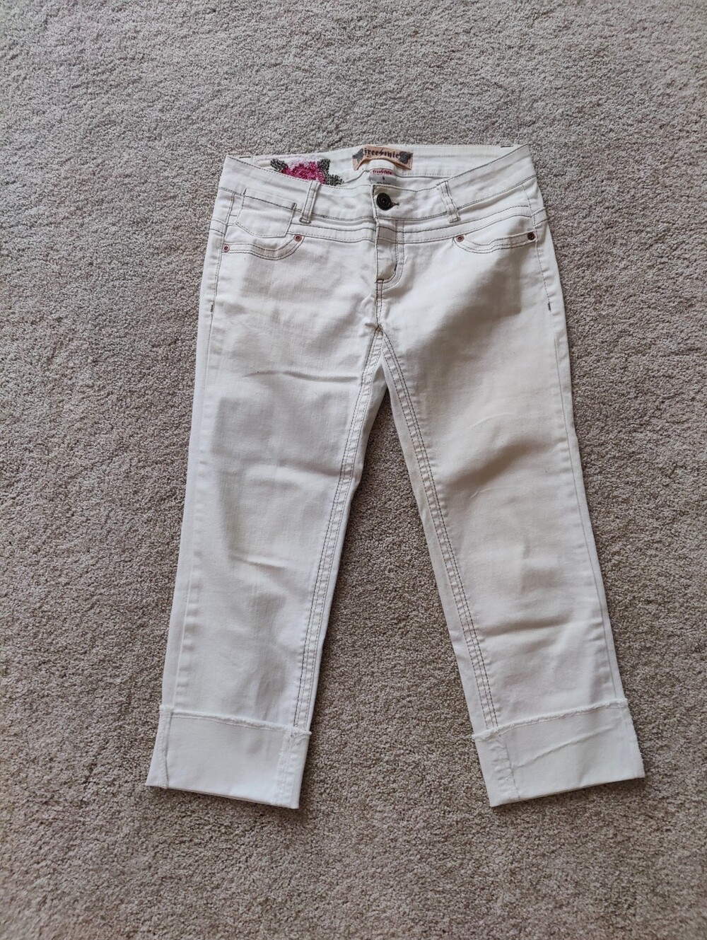 Adorable White Cropped Ankle Jeans With Embroidered Rose On Back